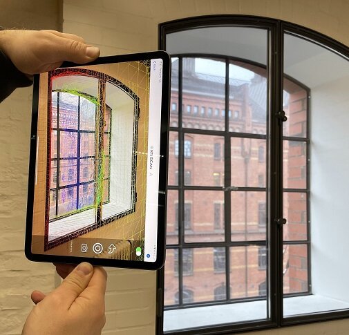 Nutzung des Lidar-Scan zum digitalen Vermessen eines Fensters, Ansicht von XR Scan auf einem Tablet