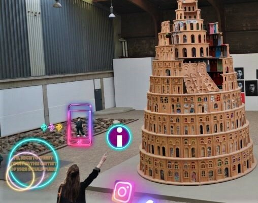 Visualización de aplicaciones de realidad aumentada en museos y exposiciones, contenidos 3D delante de los objetos expuestos
