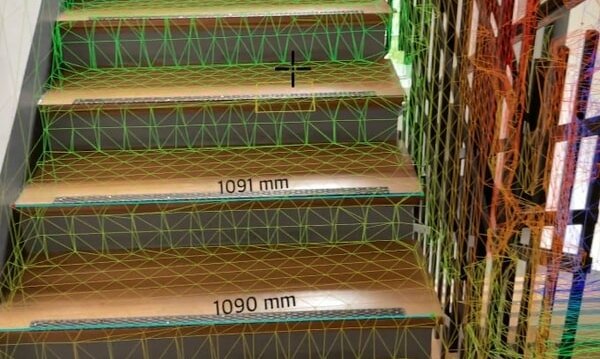 Le métré numérique avec XR Scan sur l'exemple de l'escalier, y compris le maillage et les dimensions de l'escalier